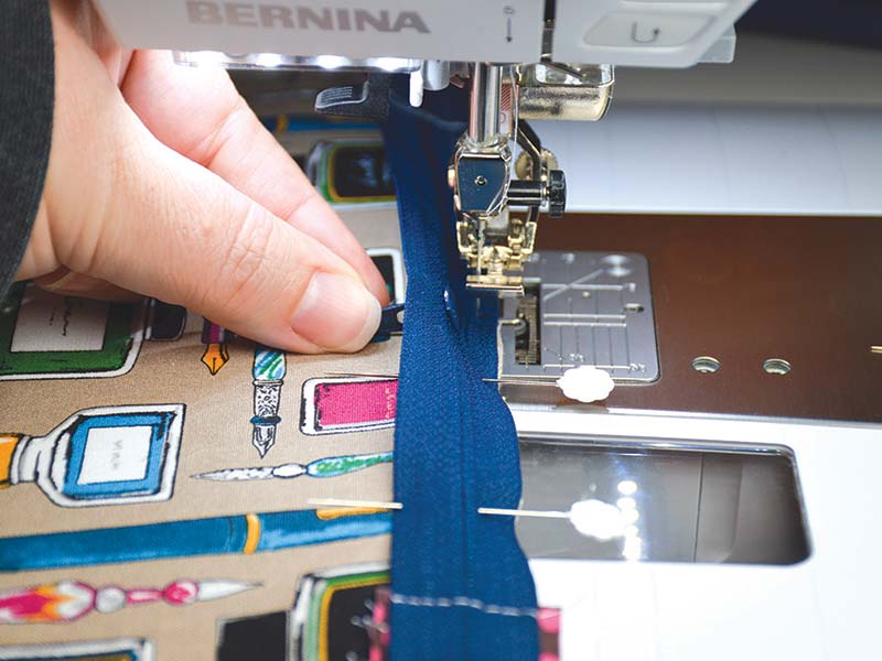 11470_sewing machine_hand