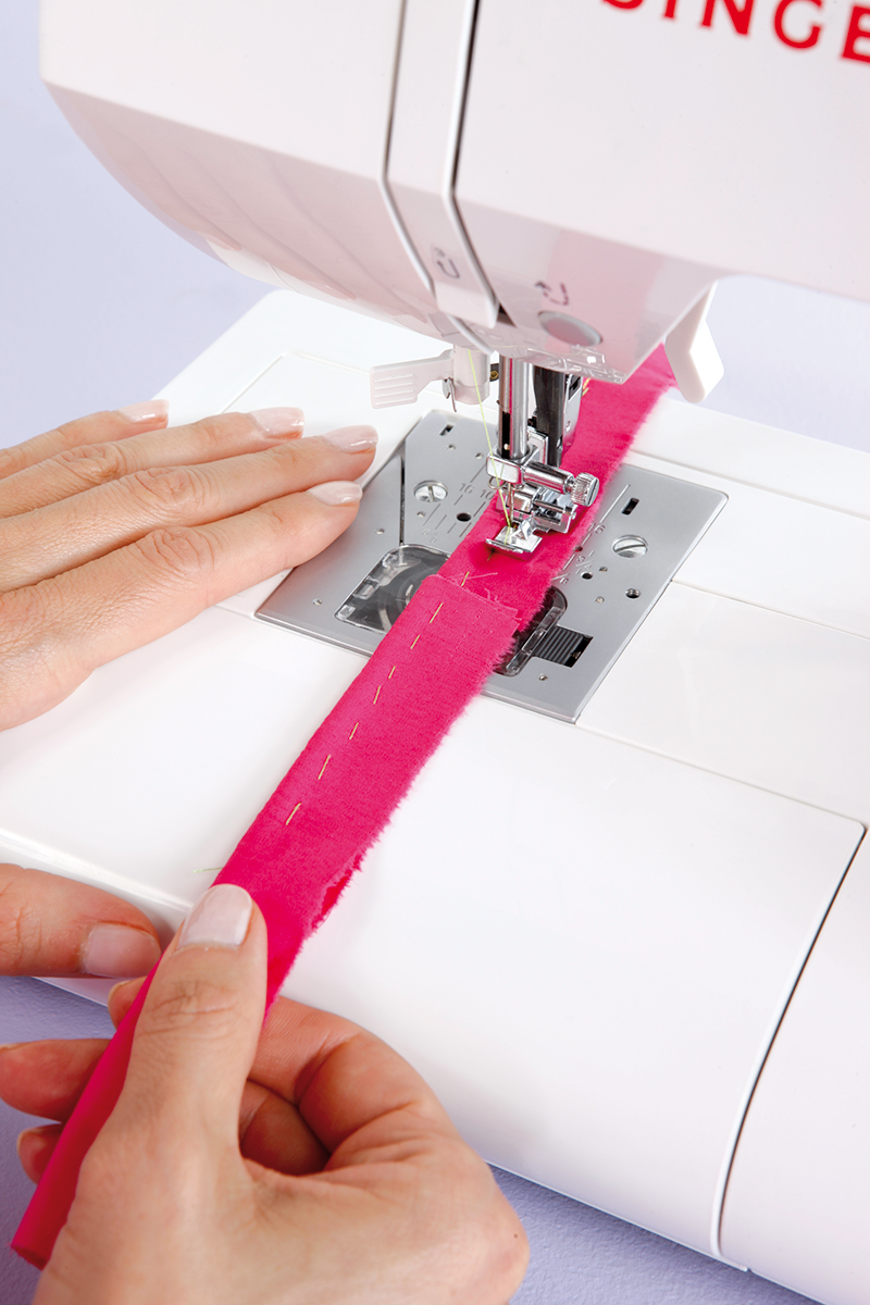 11519_sewing machine_pink fabric